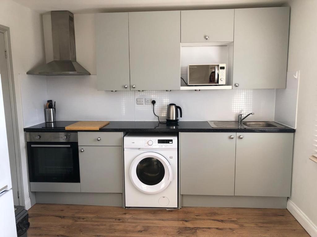 Fantastic Large 1 Bed Loft Flat Close To Heathrow - 77vfr5 Apartment Cranford
