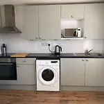 Fantastic Large 1 Bed Loft Flat Close To Heathrow - 77Vfr5
