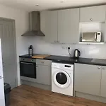 Fantastic Large 1 Bed Loft Flat Close To Heathrow - 77Vfr5