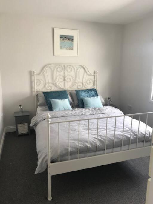 Fantastic Large 1 Bed Loft Flat Close To Heathrow - 77vfr5 *
